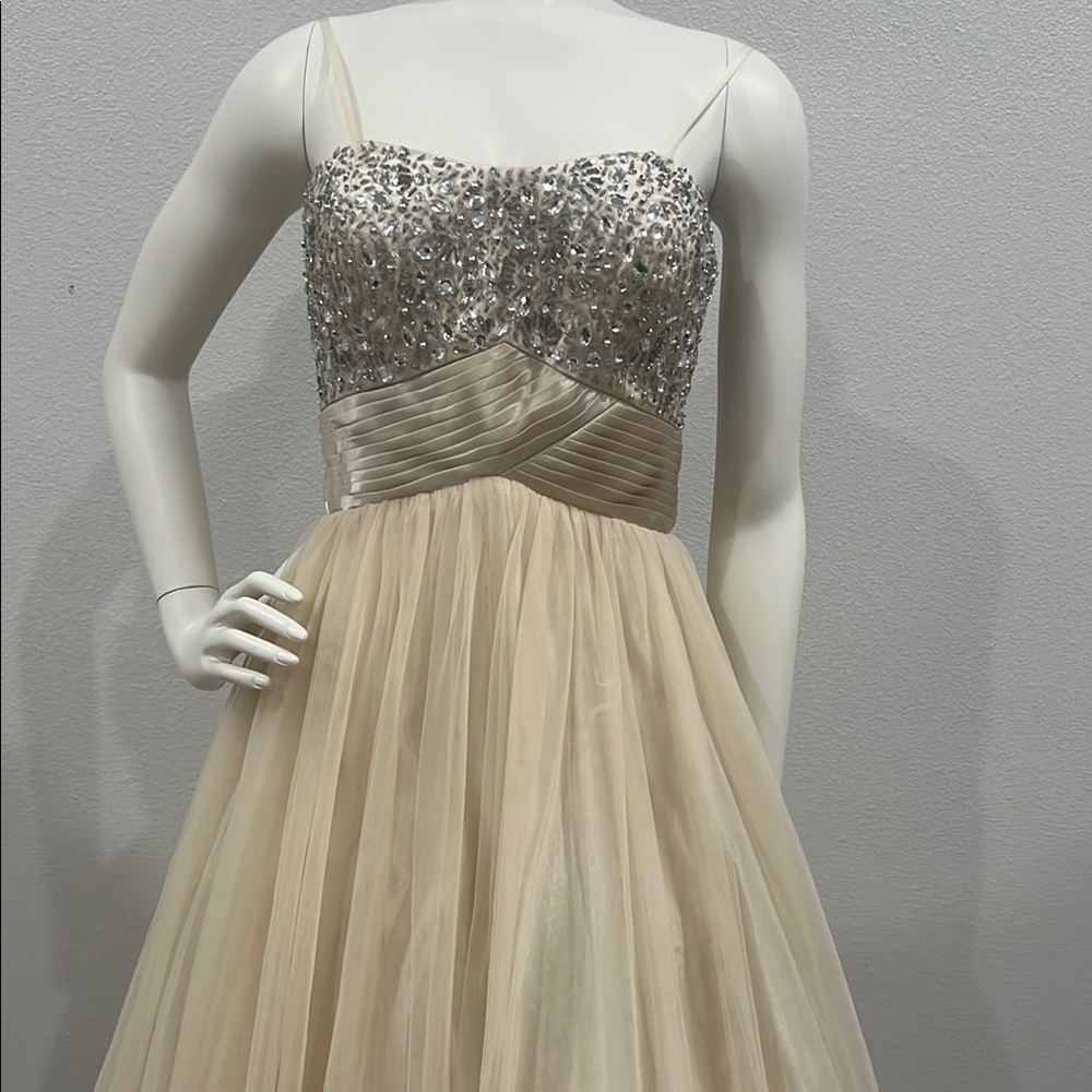 EXCAPE Elegant Cream and Silver Evening Gown Size 4